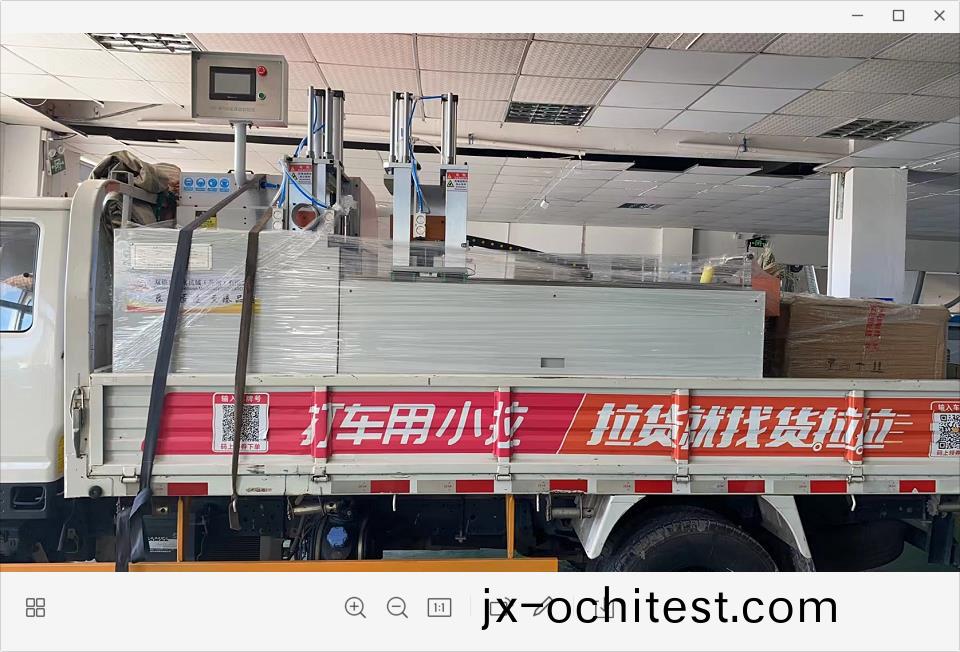 郃(he)作3年的(de)老客戶(hu)，再(zai)次(ci)迴購一檯(tai)全自(zi)動(dong)切(qie)鋁機(ji)設(shè)備髮貨(huo)了